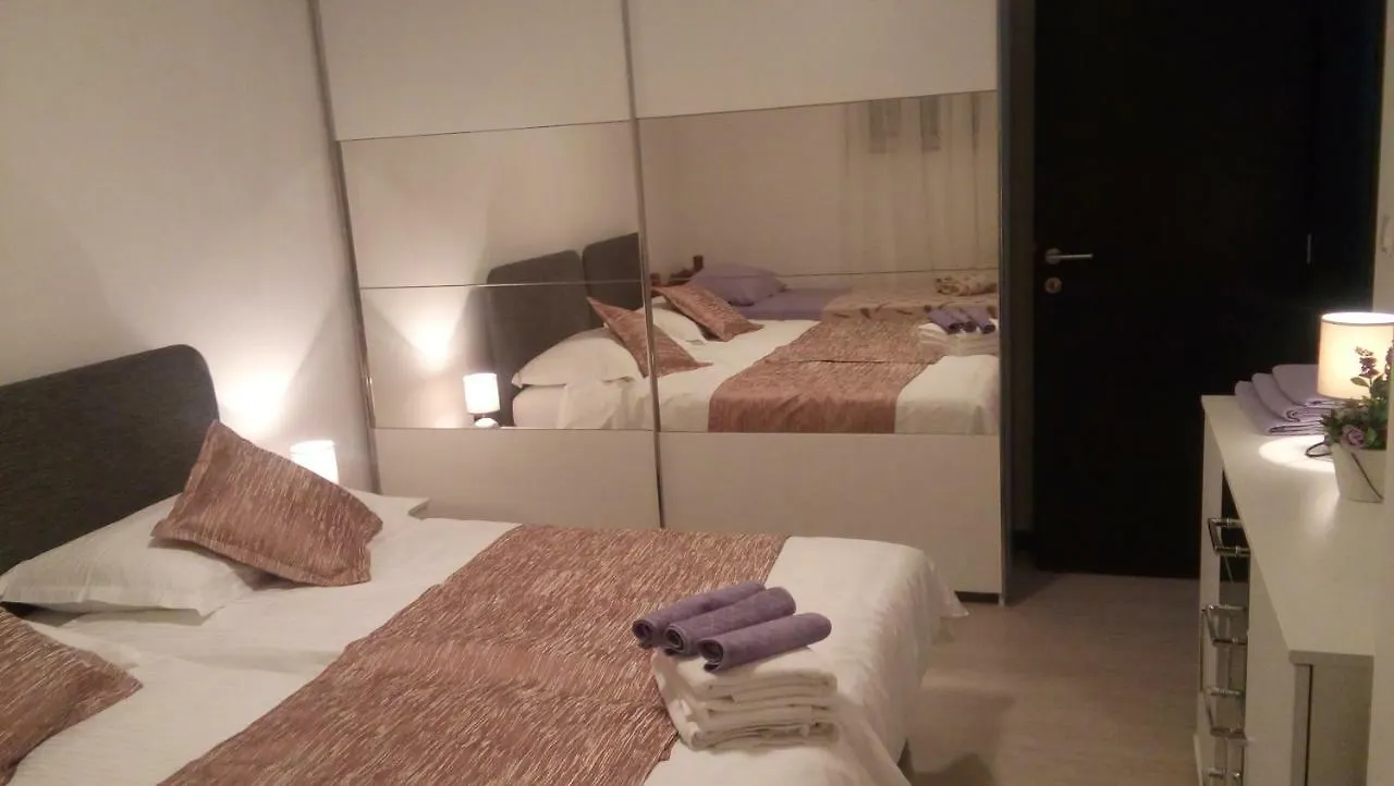Deluxe Apartment Nika Kastela 0*,
