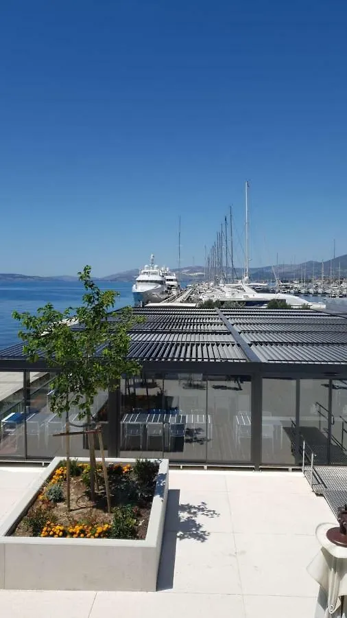 Deluxe Apartment Nika Kastela 0*,